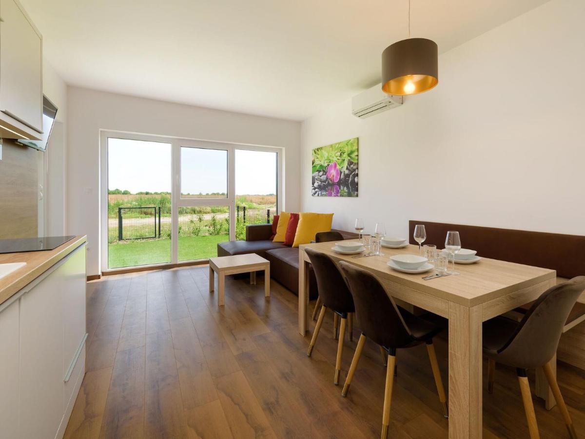 Apartment With Pool, Roof Terrace, Garden Zsira Екстериор снимка