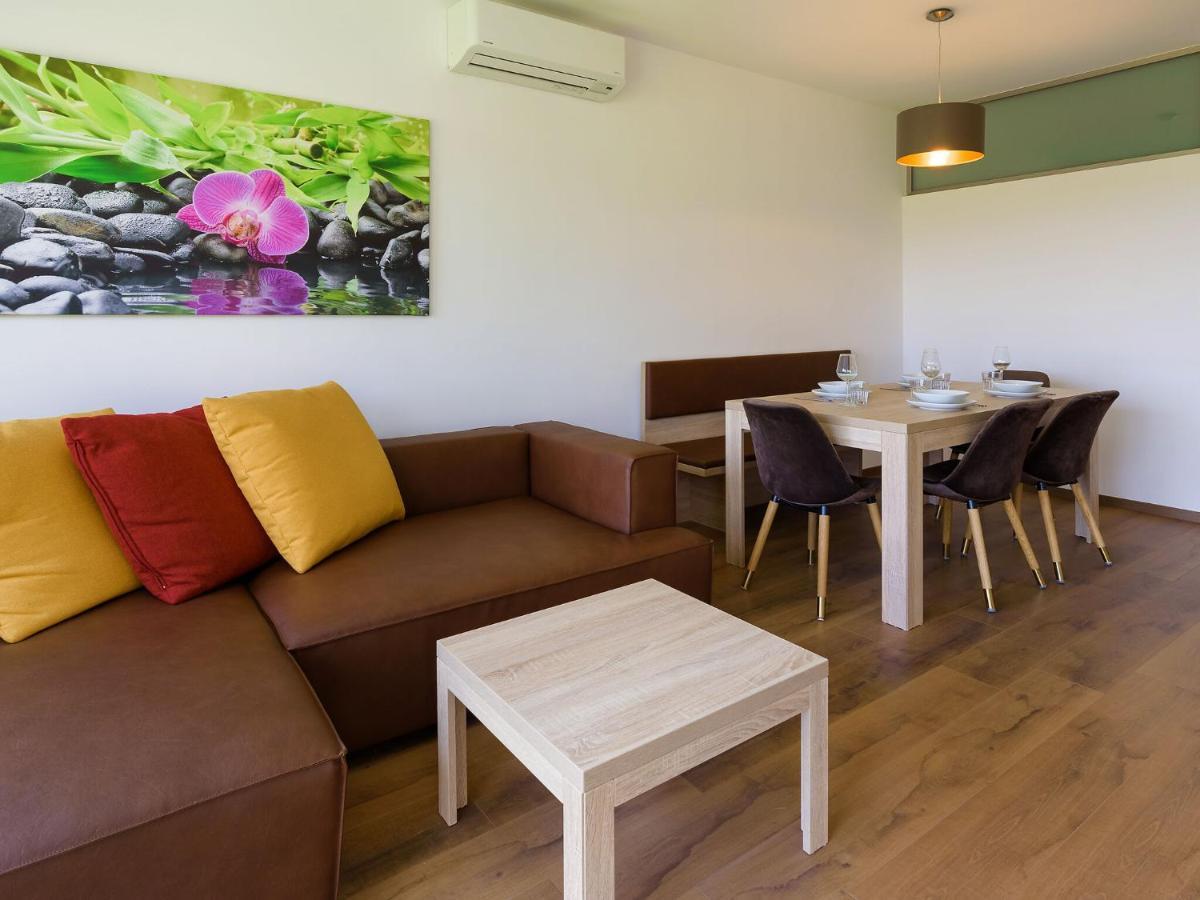 Apartment With Pool, Roof Terrace, Garden Zsira Екстериор снимка