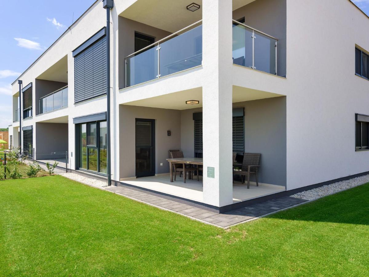 Apartment With Pool, Roof Terrace, Garden Zsira Екстериор снимка