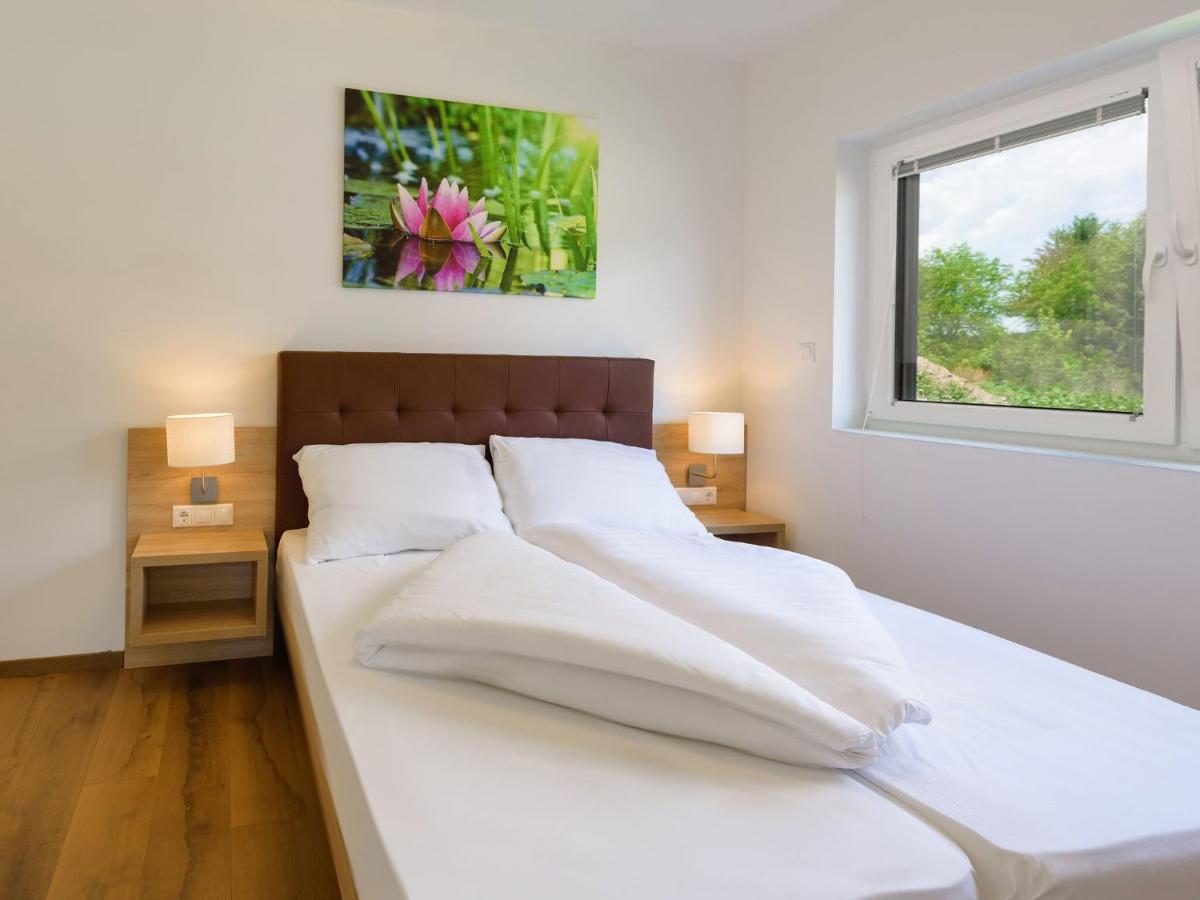Apartment With Pool, Roof Terrace, Garden Zsira Екстериор снимка
