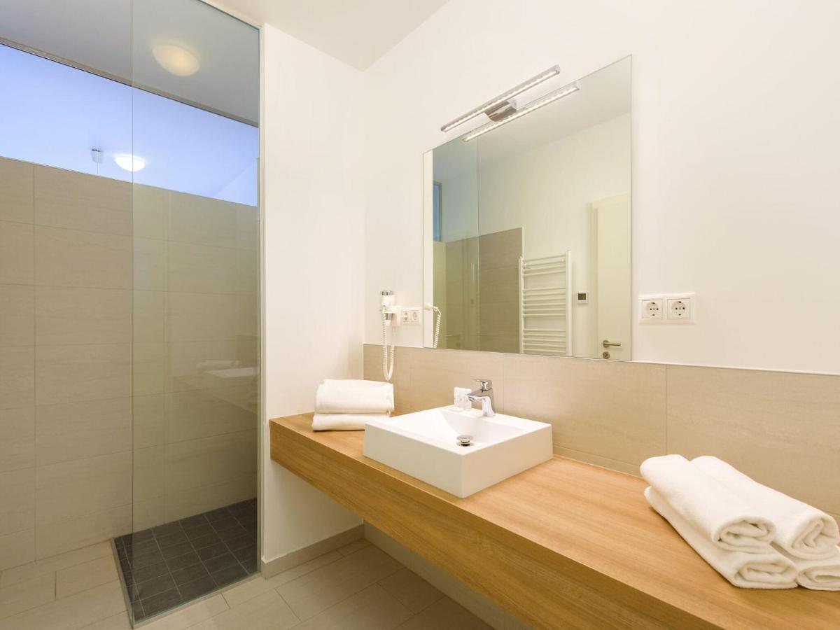 Apartment With Pool, Roof Terrace, Garden Zsira Екстериор снимка